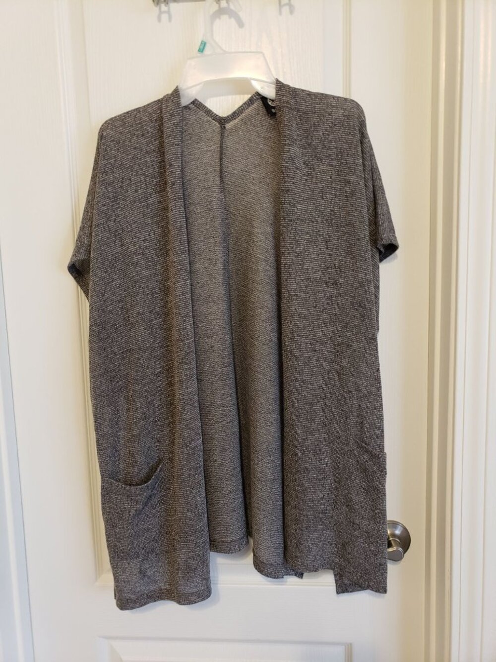 Bobeau gray open front, 2 pockets, single button split sides cardigan, size M